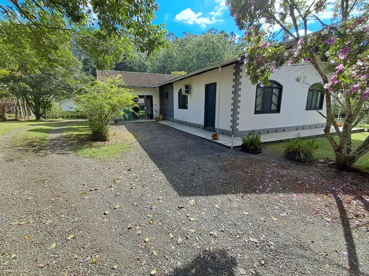 Chácara, 3 quartos, 179 m² - Foto 1